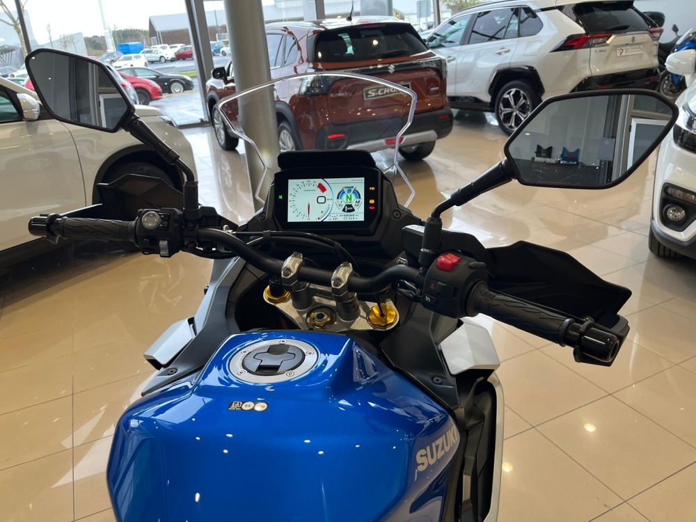 SUZUKI 