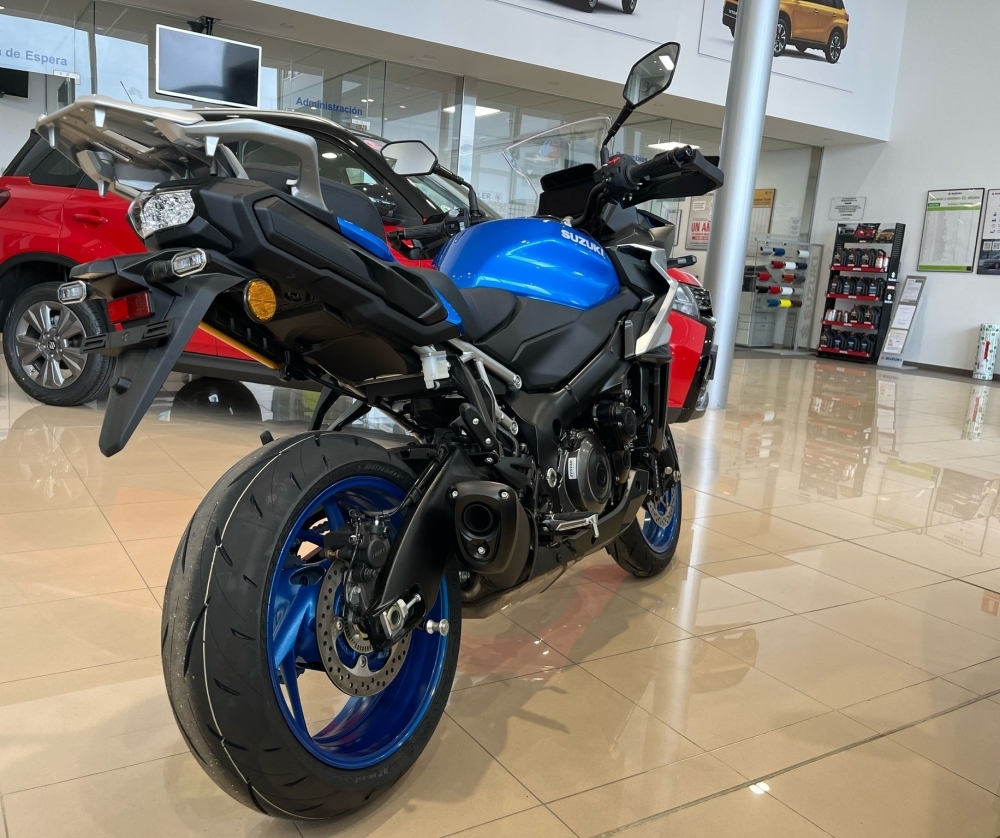 SUZUKI 