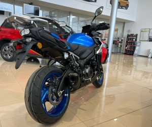 SUZUKI 