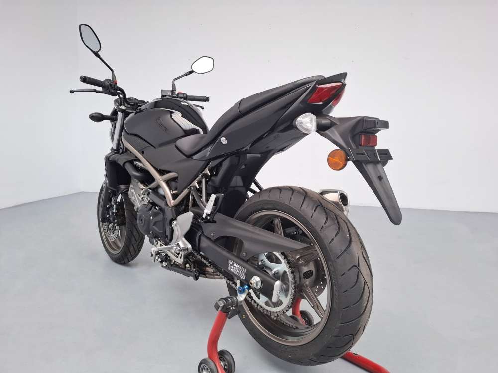 SUZUKI 